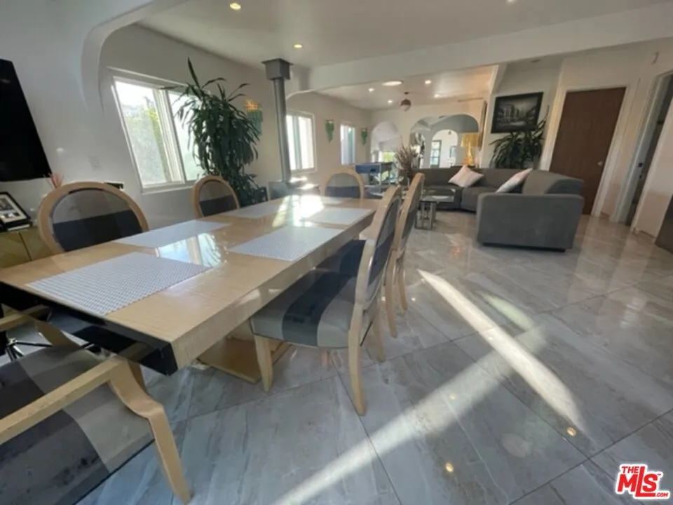 425 Sunridge Street Playa del Rey, CA 90293