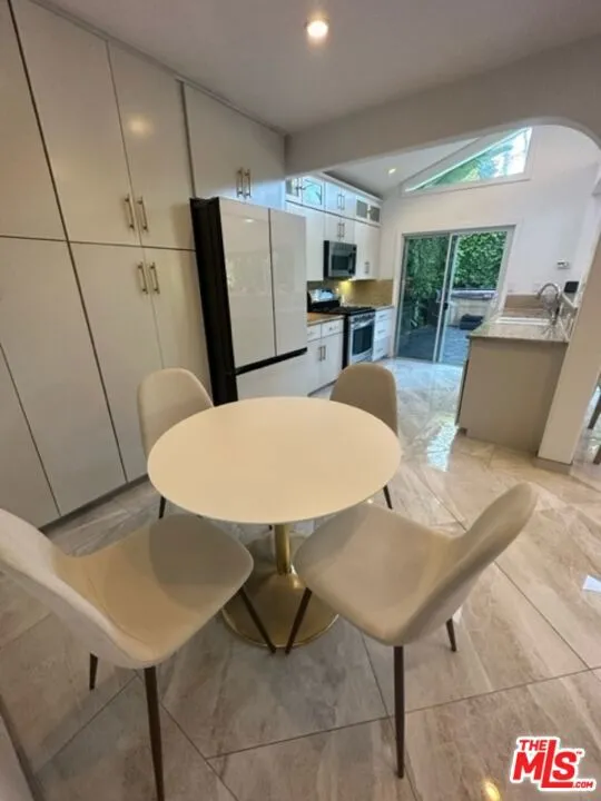 425 Sunridge Street Playa del Rey, CA 90293