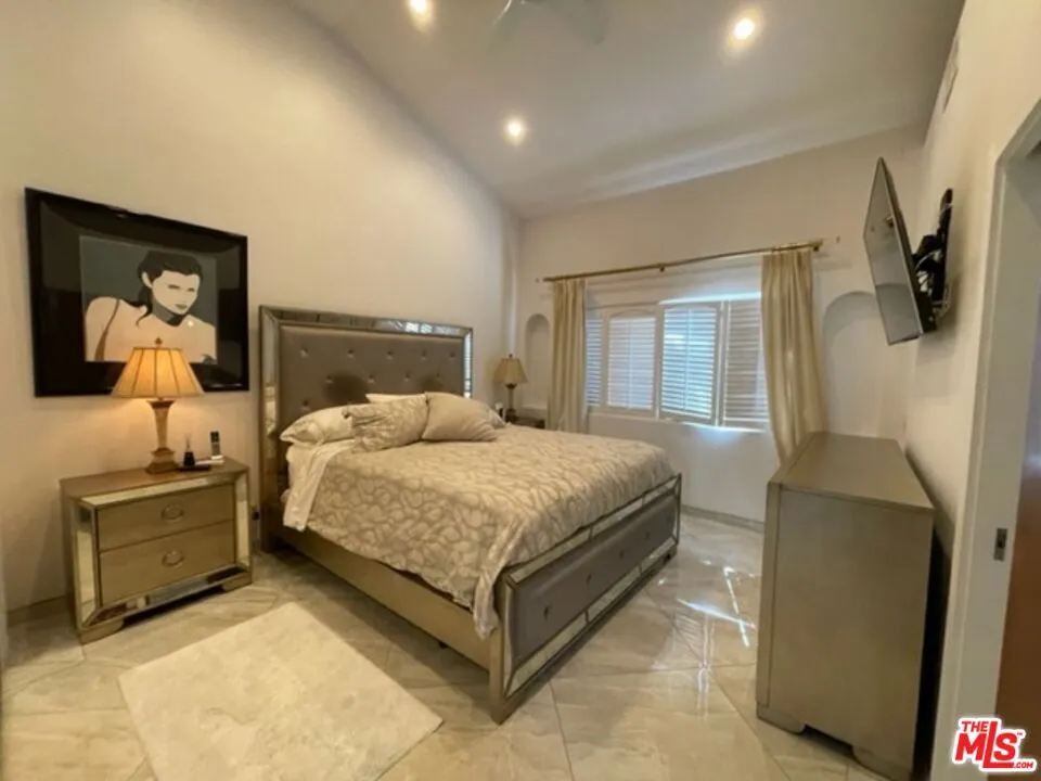 425 Sunridge Street Playa del Rey, CA 90293
