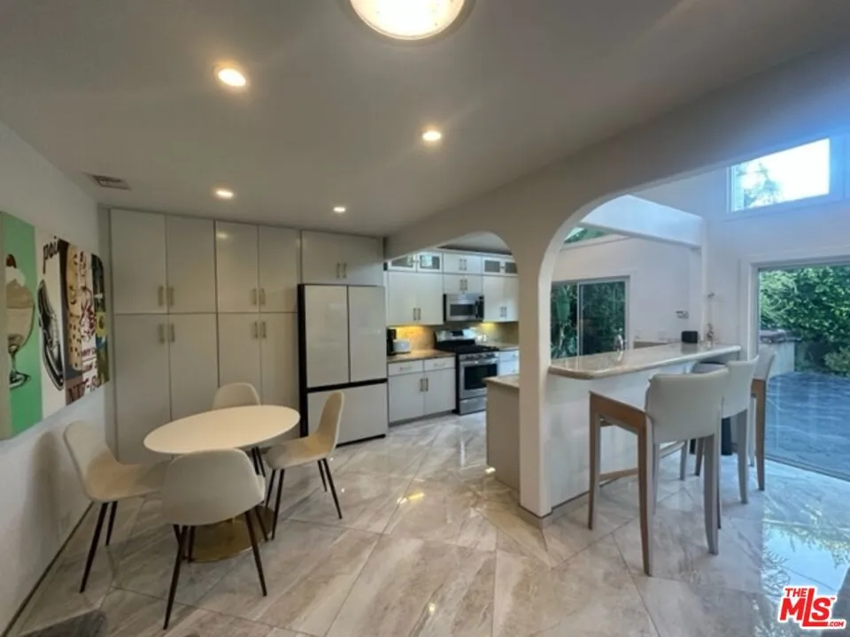 425 Sunridge Street Playa del Rey, CA 90293