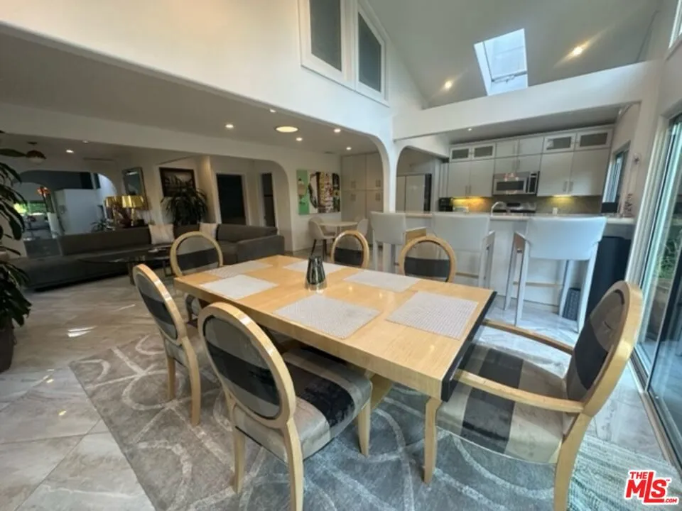 425 Sunridge Street Playa del Rey, CA 90293