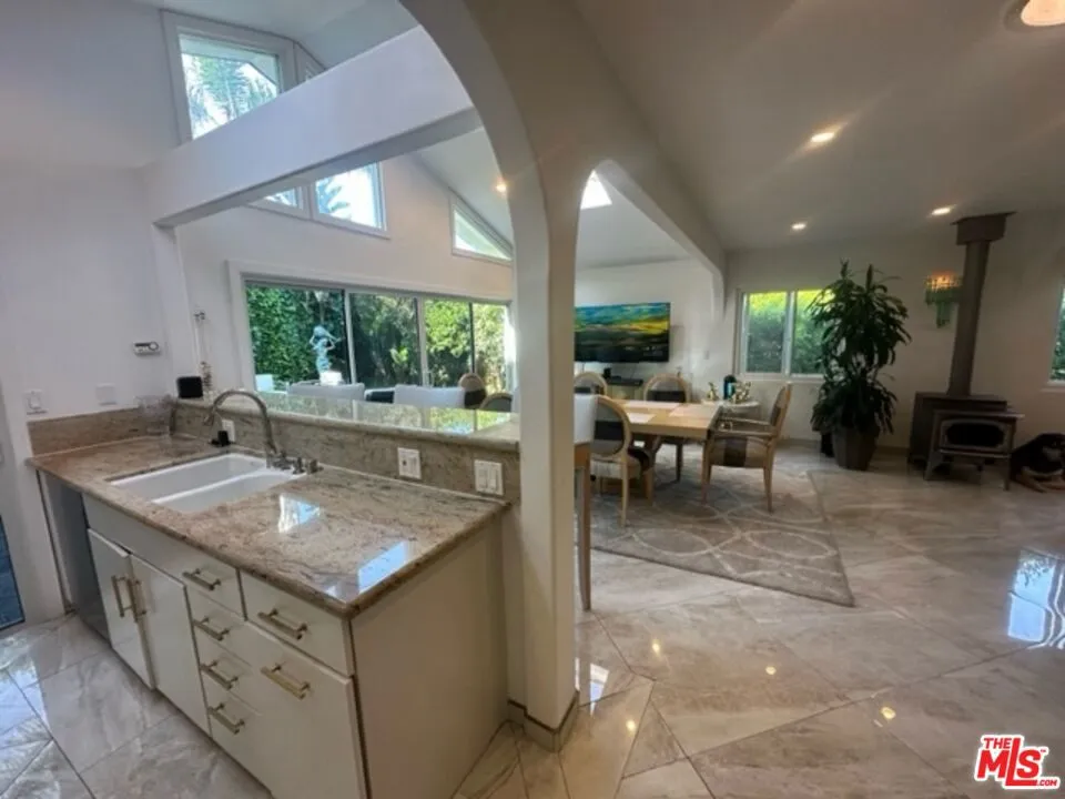 425 Sunridge Street Playa del Rey, CA 90293