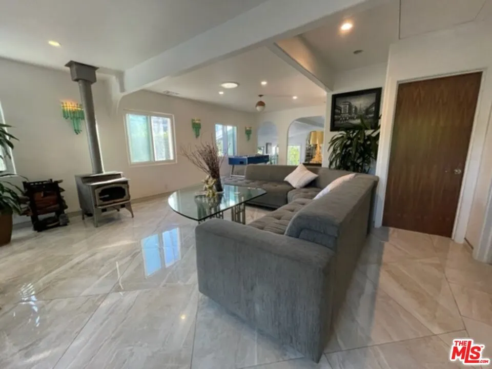 425 Sunridge Street Playa del Rey, CA 90293