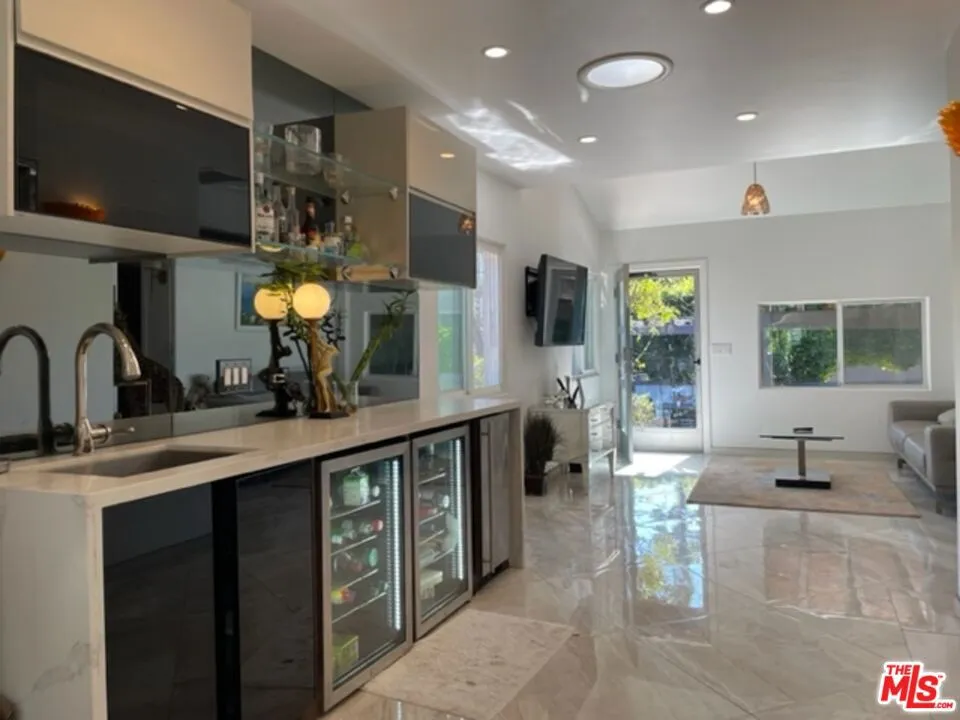 425 Sunridge Street Playa del Rey, CA 90293