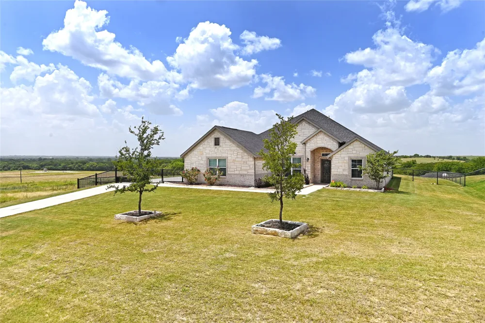 7409 Autumn Grove Lane Ponder, TX 76259