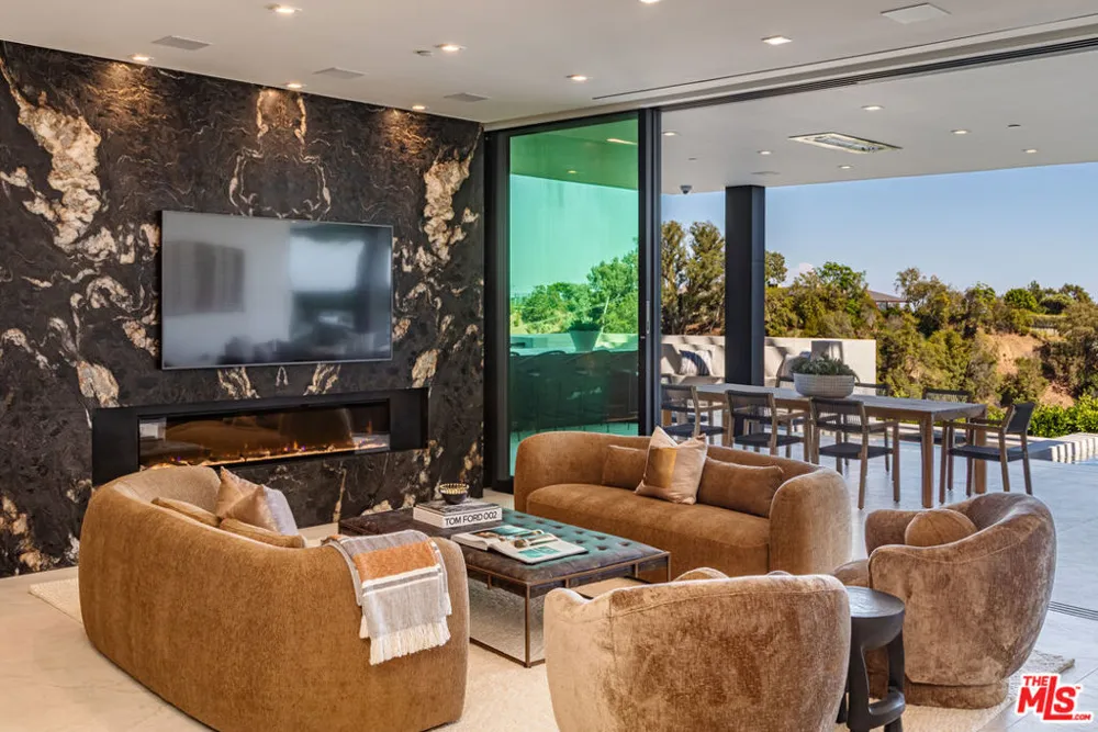 9364 Beverly Crest Drive Los Angeles, CA 90210