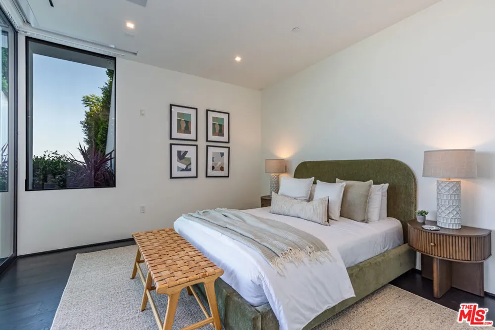 9364 Beverly Crest Drive Los Angeles, CA 90210