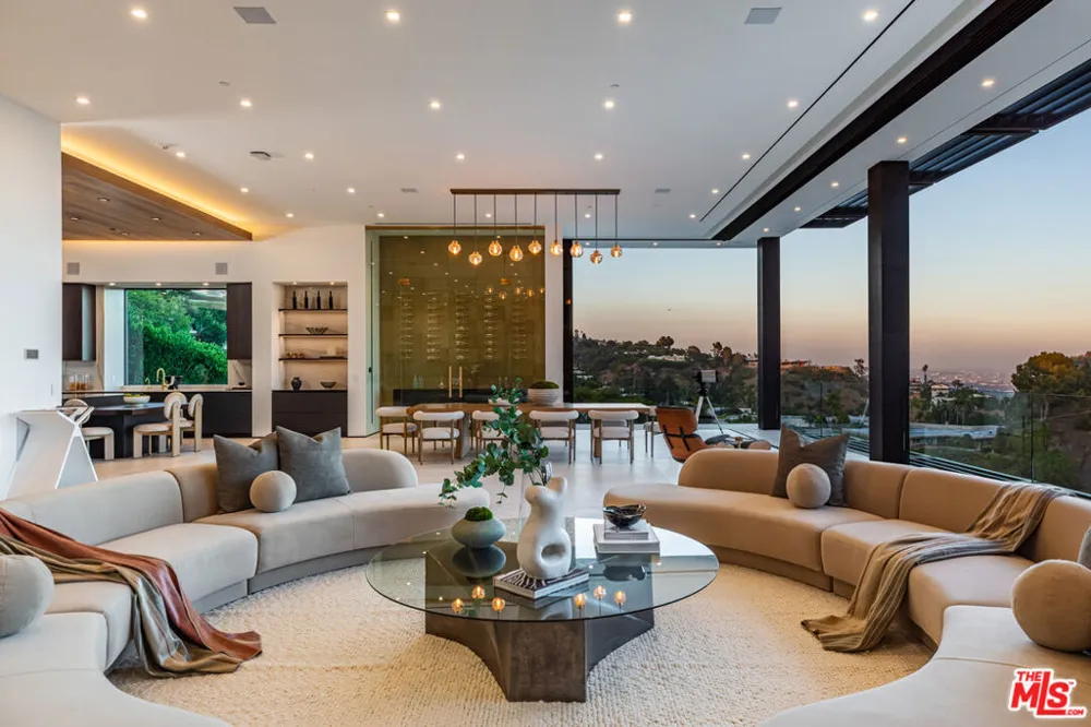 9364 Beverly Crest Drive Los Angeles, CA 90210
