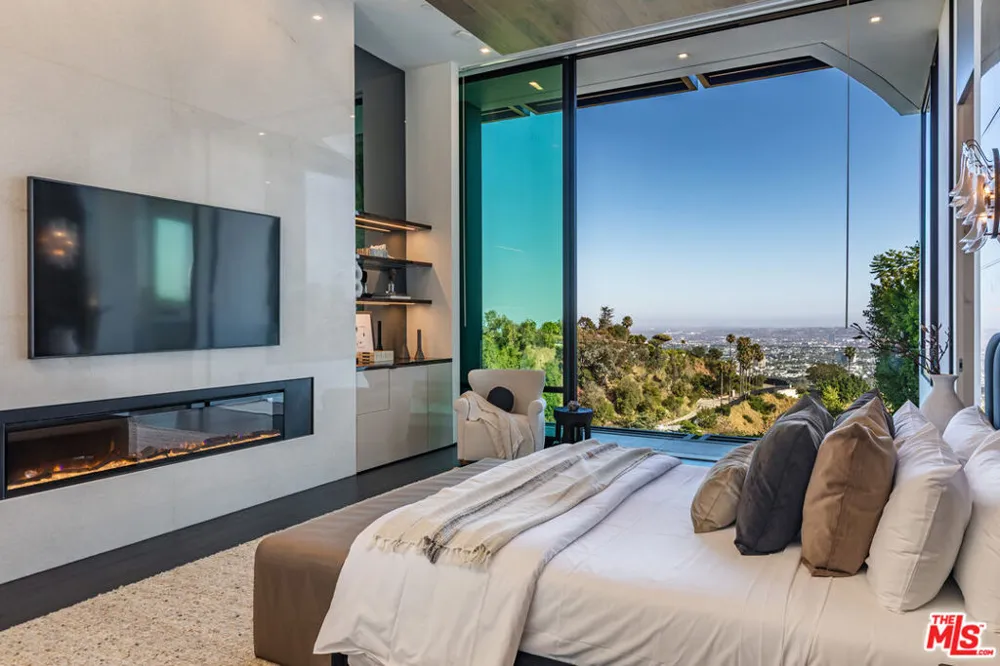 9364 Beverly Crest Drive Los Angeles, CA 90210