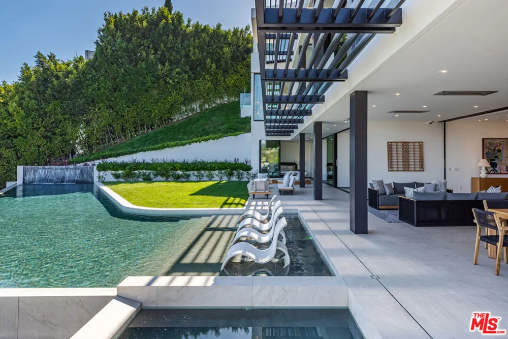 9364 Beverly Crest Drive Los Angeles, CA 90210