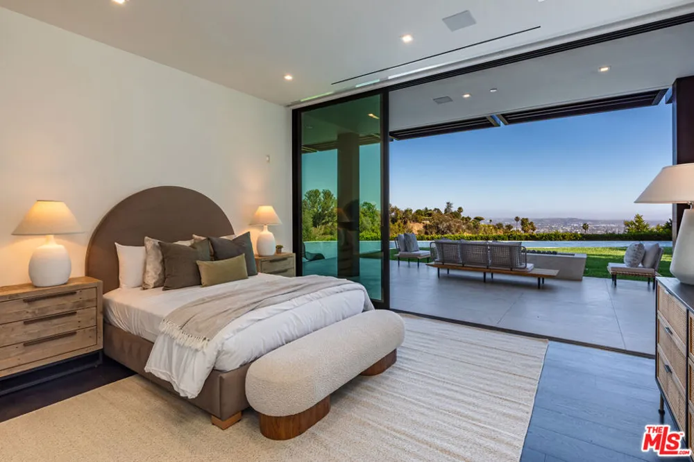 9364 Beverly Crest Drive Los Angeles, CA 90210