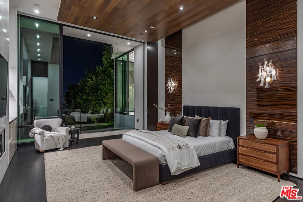 9364 Beverly Crest Drive Los Angeles, CA 90210