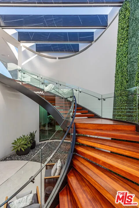 9364 Beverly Crest Drive Los Angeles, CA 90210