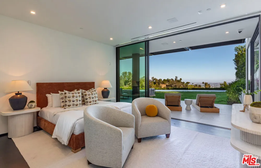 9364 Beverly Crest Drive Los Angeles, CA 90210
