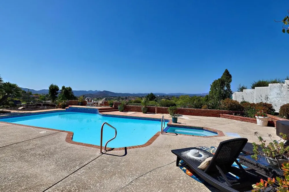 17505 Corte Lomas Verdes Poway, CA 92064