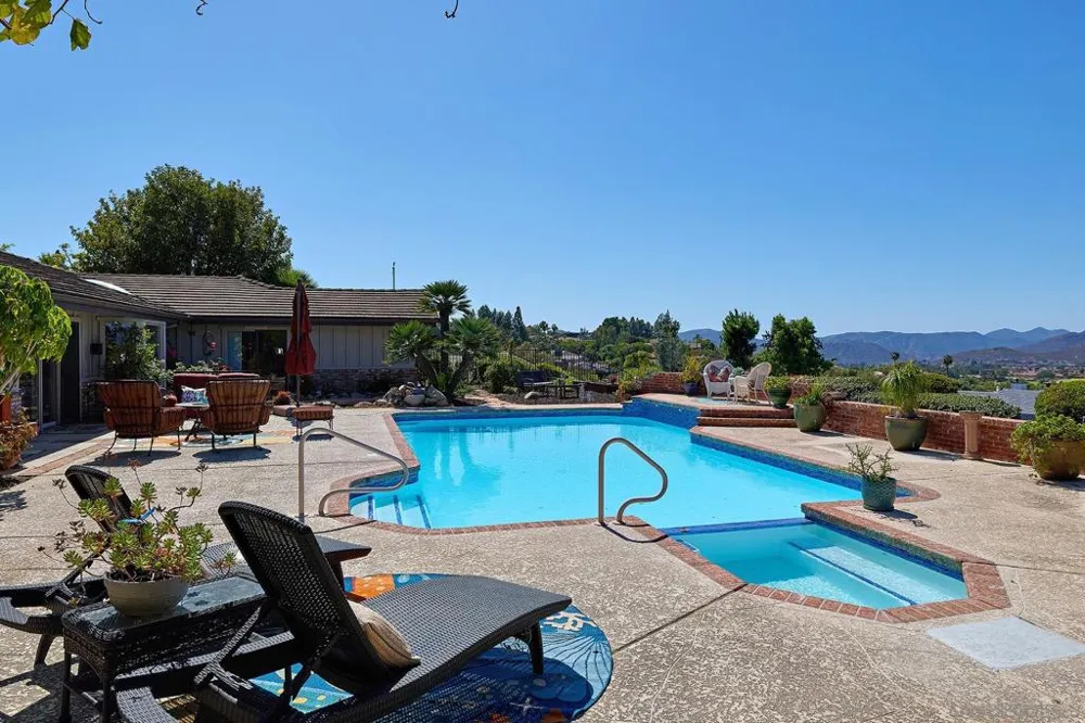 17505 Corte Lomas Verdes Poway, CA 92064