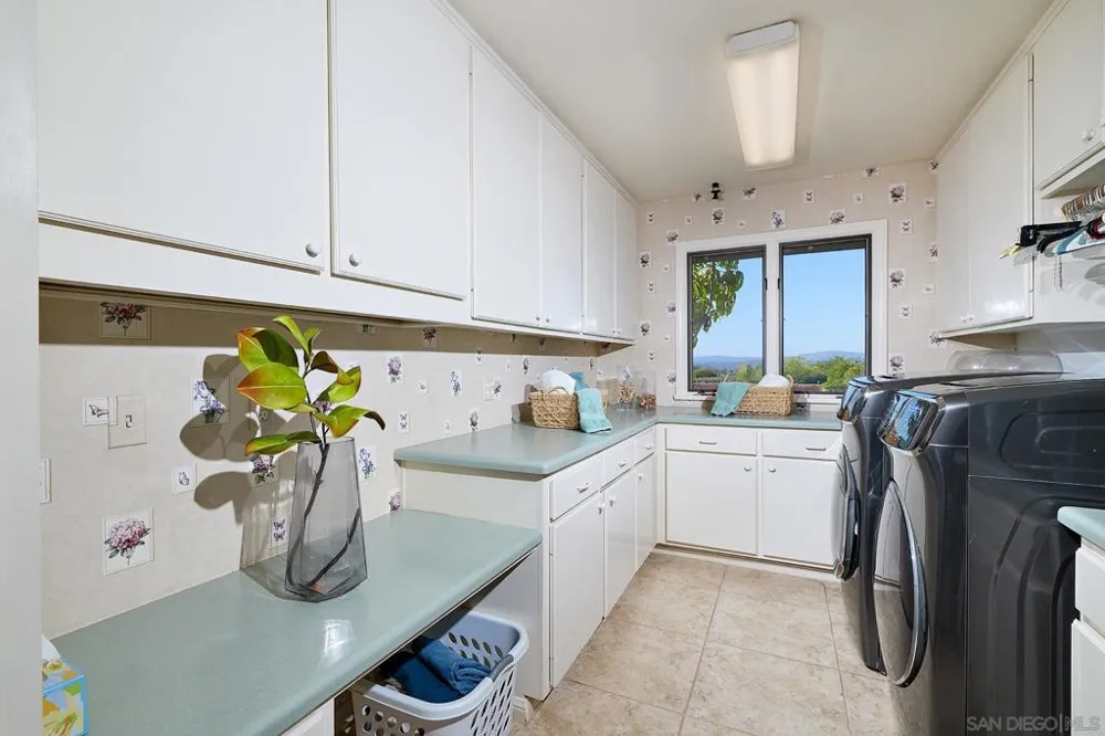 17505 Corte Lomas Verdes Poway, CA 92064