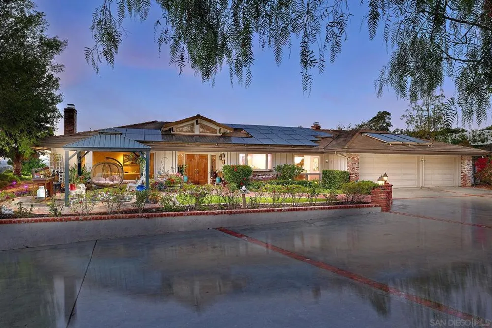 17505 Corte Lomas Verdes Poway, CA 92064