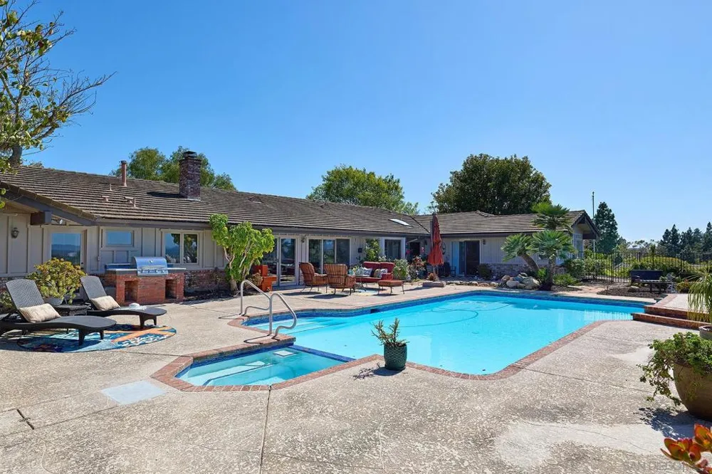 17505 Corte Lomas Verdes Poway, CA 92064