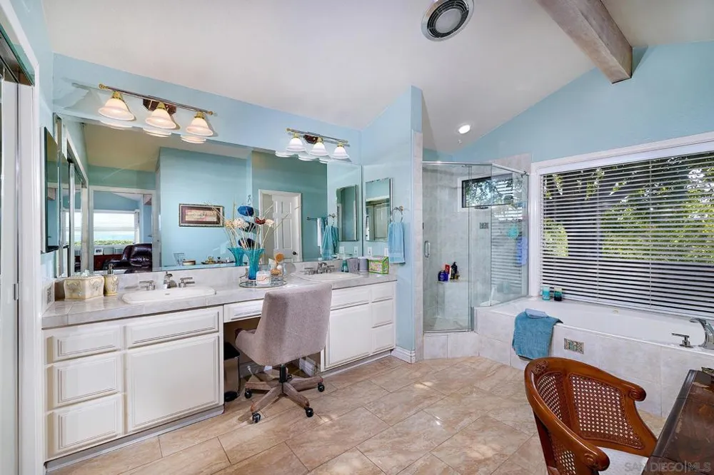 17505 Corte Lomas Verdes Poway, CA 92064