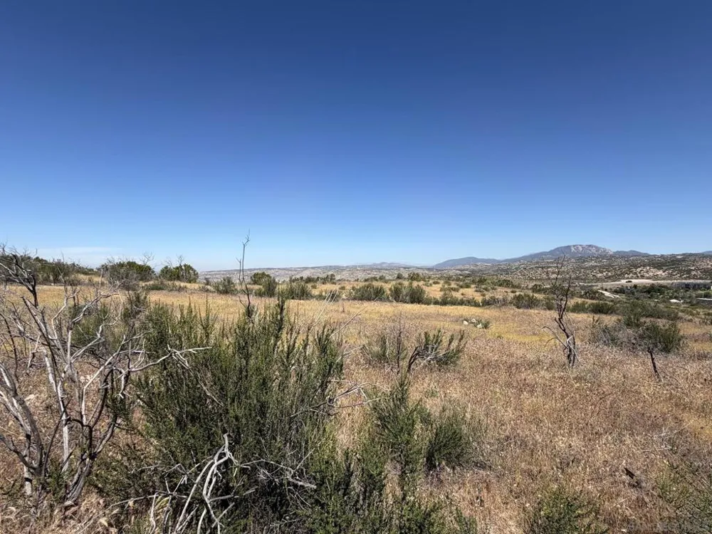 Boulder Vista Drive Aguanga, CA 92536