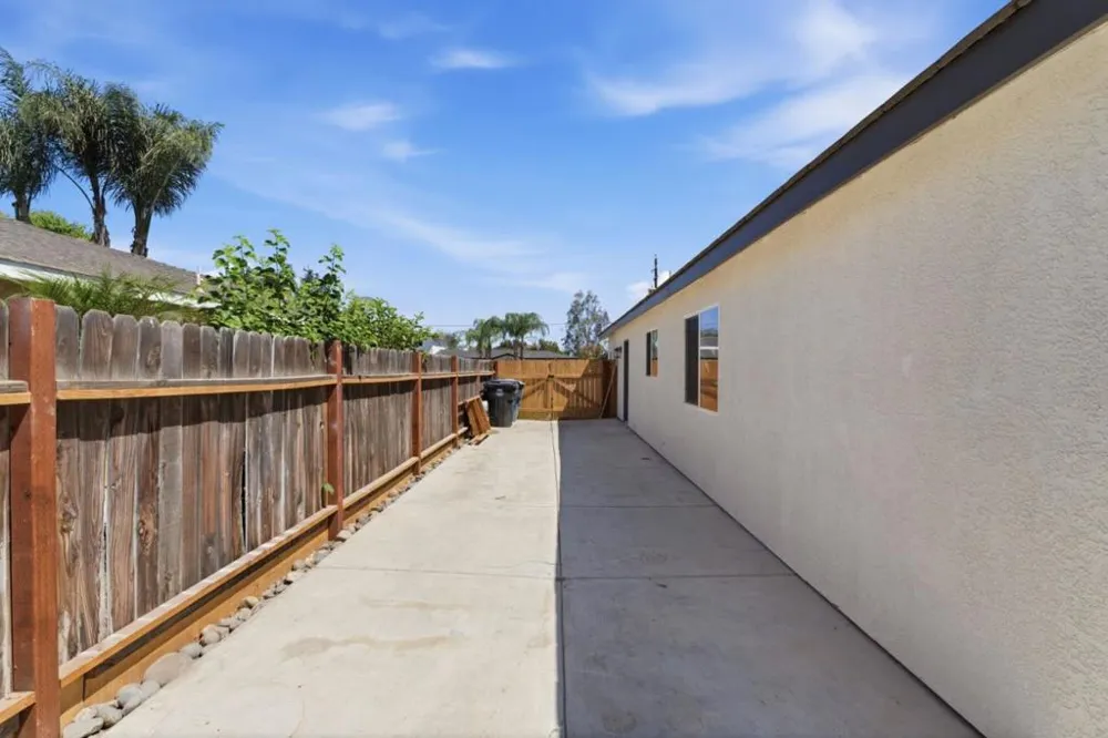 3709 Harris Road Bakersfield, CA 93313