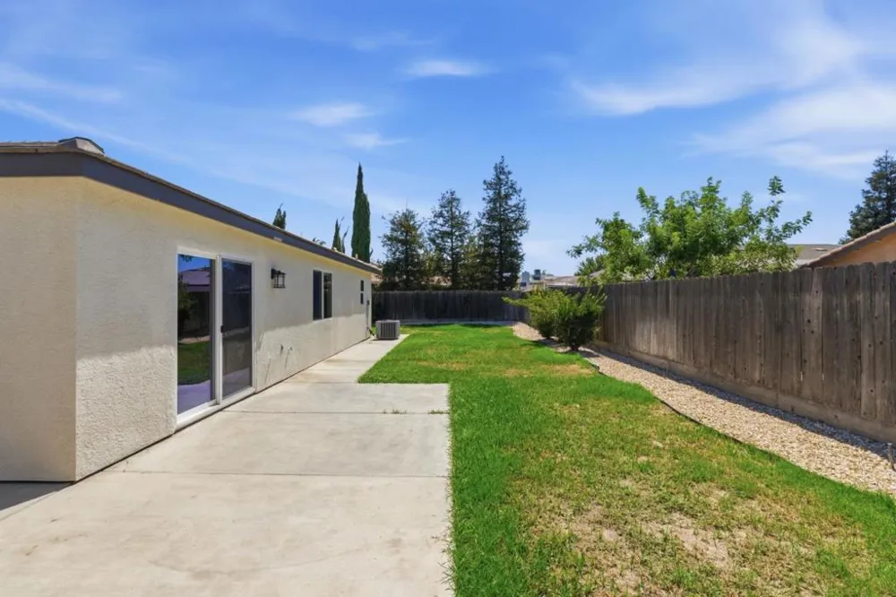 3709 Harris Road Bakersfield, CA 93313