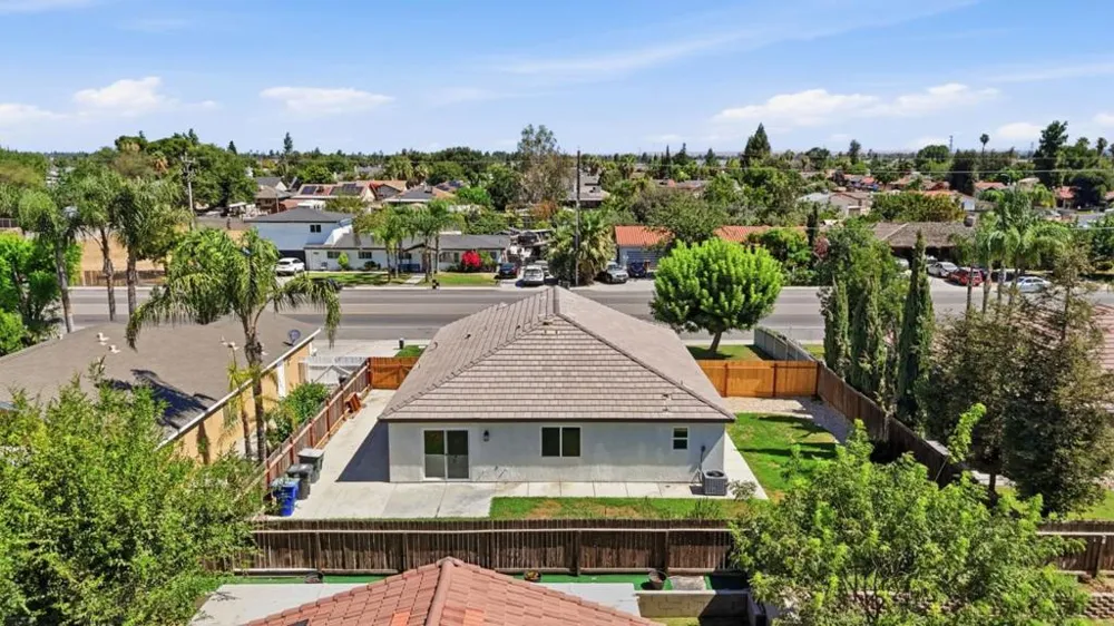 3709 Harris Road Bakersfield, CA 93313