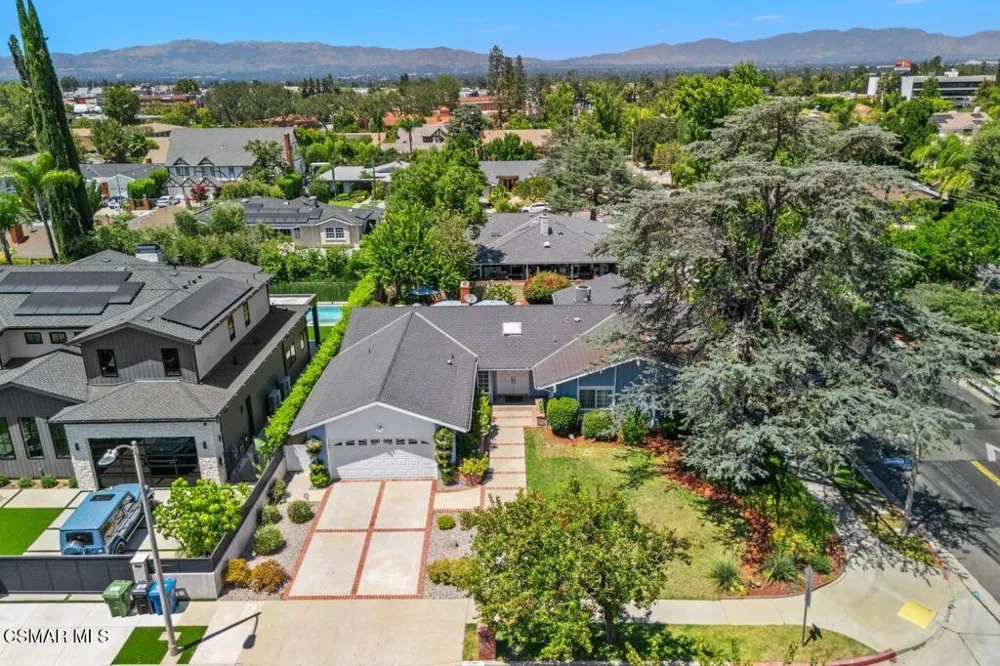 17701 Corinthian Drive Encino, CA 91316