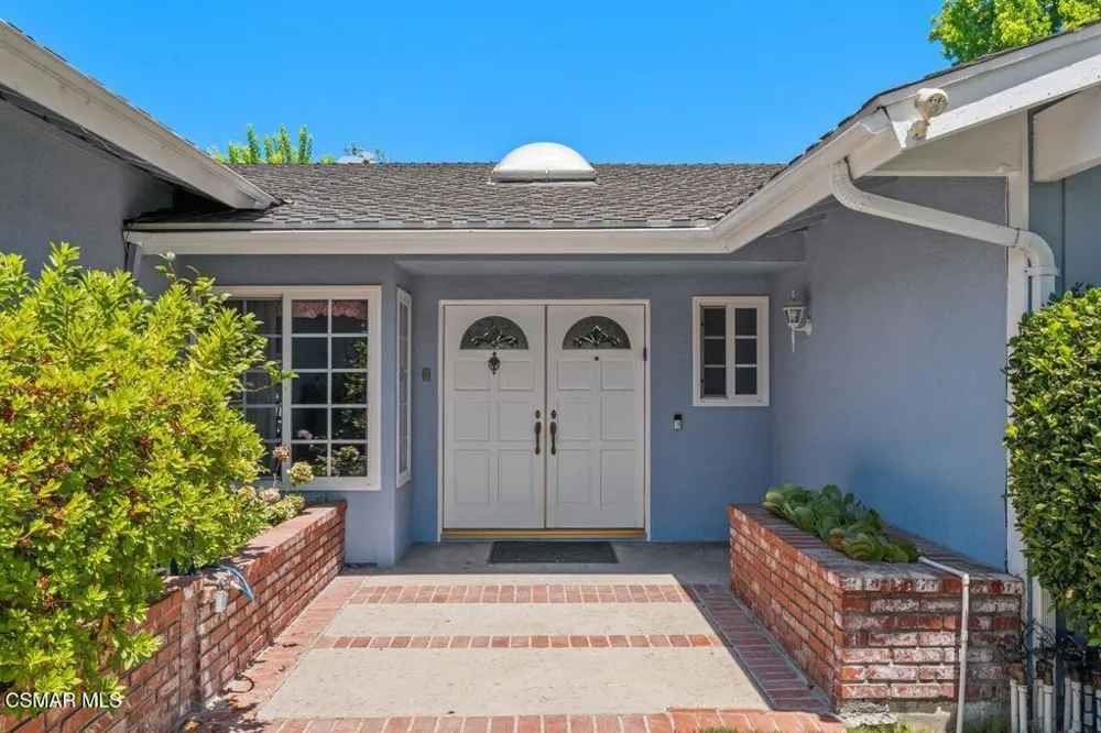 17701 Corinthian Drive Encino, CA 91316