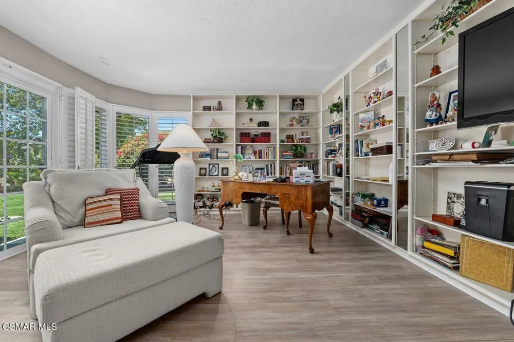 17701 Corinthian Drive Encino, CA 91316