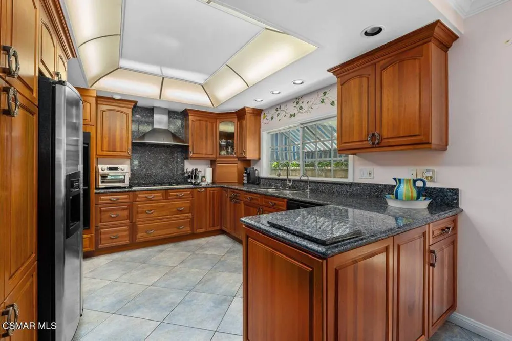 17701 Corinthian Drive Encino, CA 91316