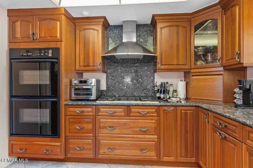 17701 Corinthian Drive Encino, CA 91316