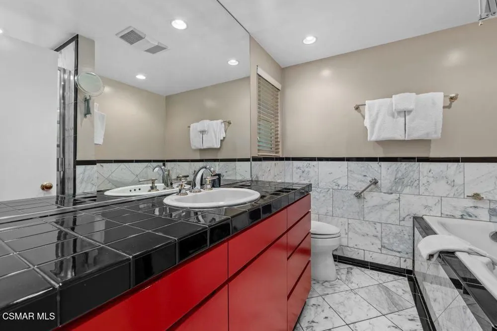 17701 Corinthian Drive Encino, CA 91316