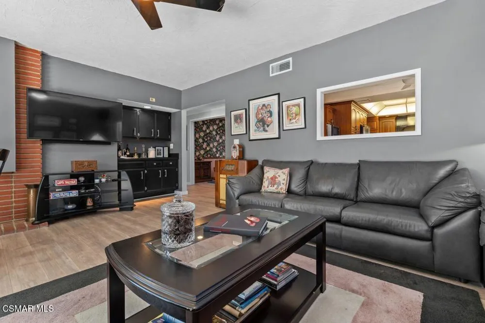17701 Corinthian Drive Encino, CA 91316