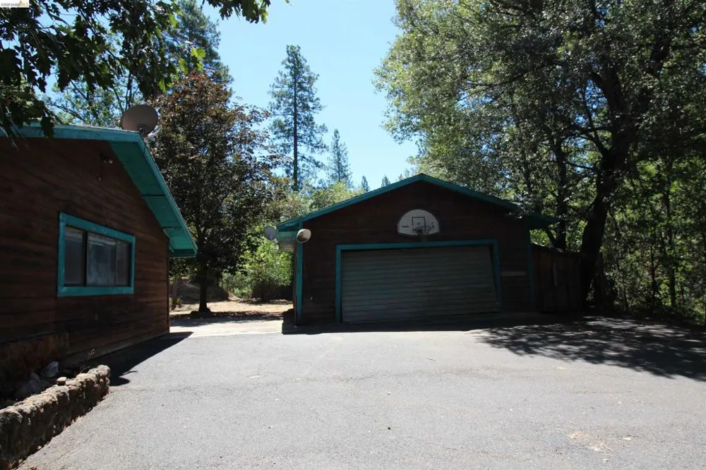 12383 Yankee Hill rd Columbia, CA 95310