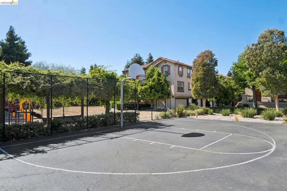 115 Carmel St San Pablo, CA 94806