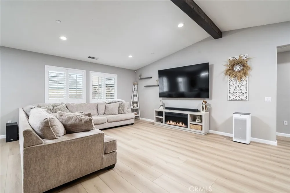 11981 Regent Victorville, CA 92392