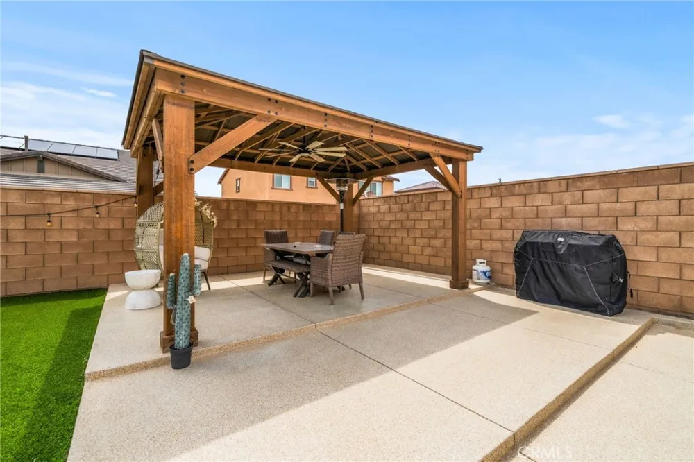 11981 Regent Victorville, CA 92392