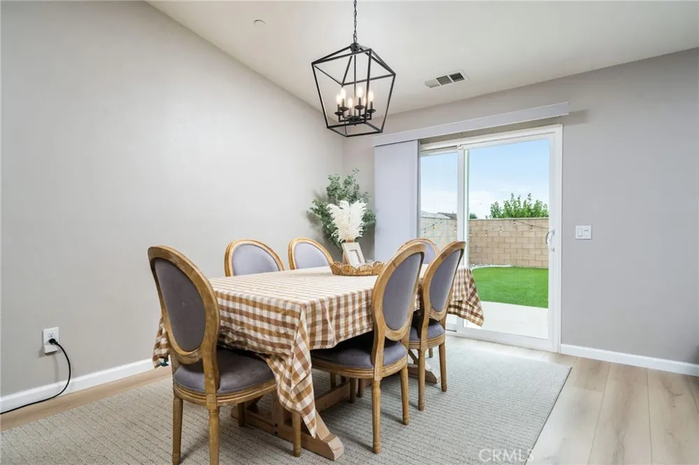 11981 Regent Victorville, CA 92392