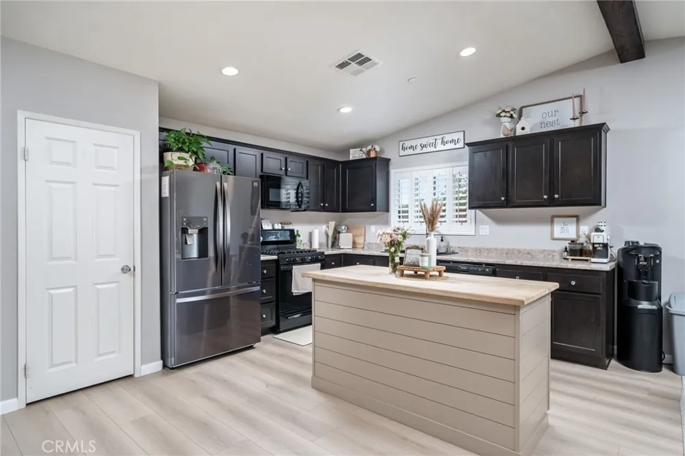 11981 Regent Victorville, CA 92392