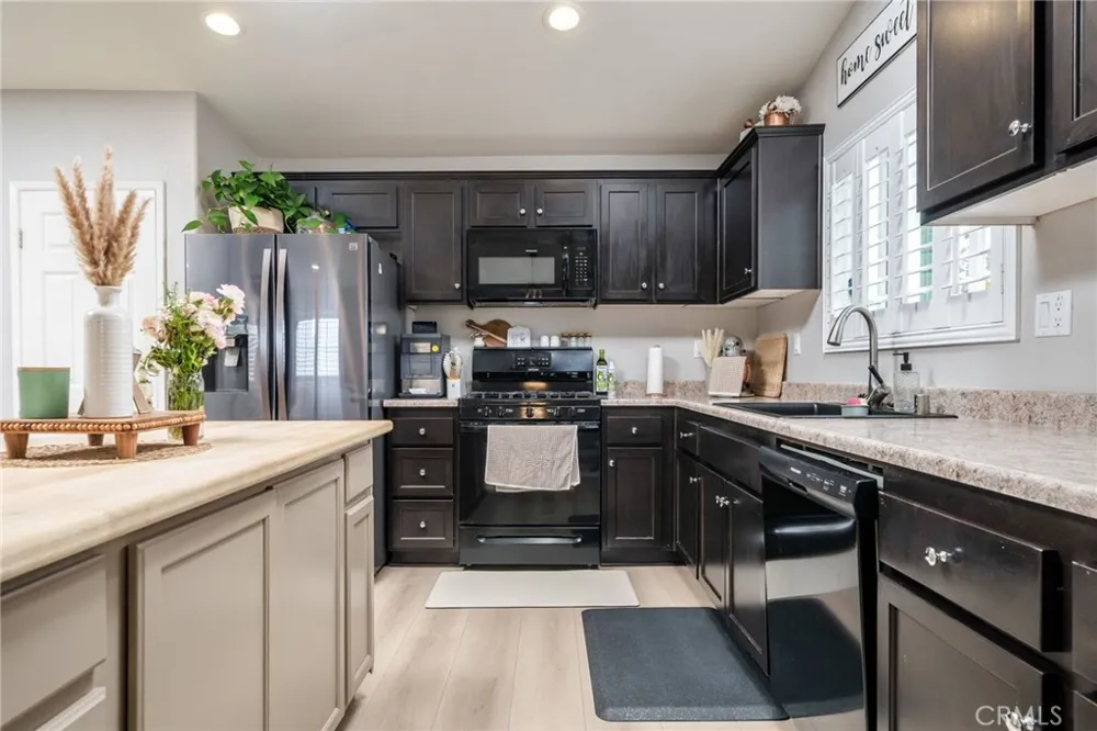 11981 Regent Victorville, CA 92392