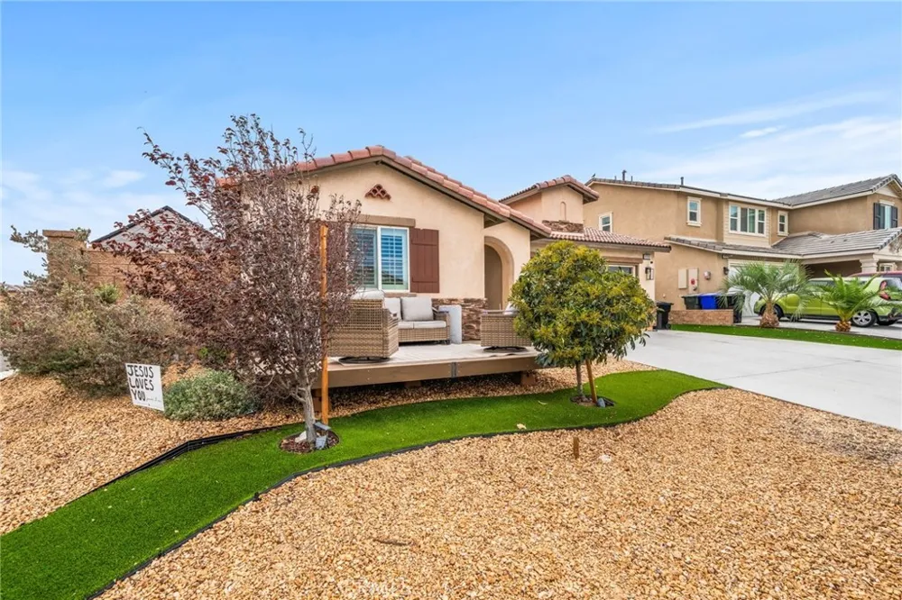 11981 Regent Victorville, CA 92392