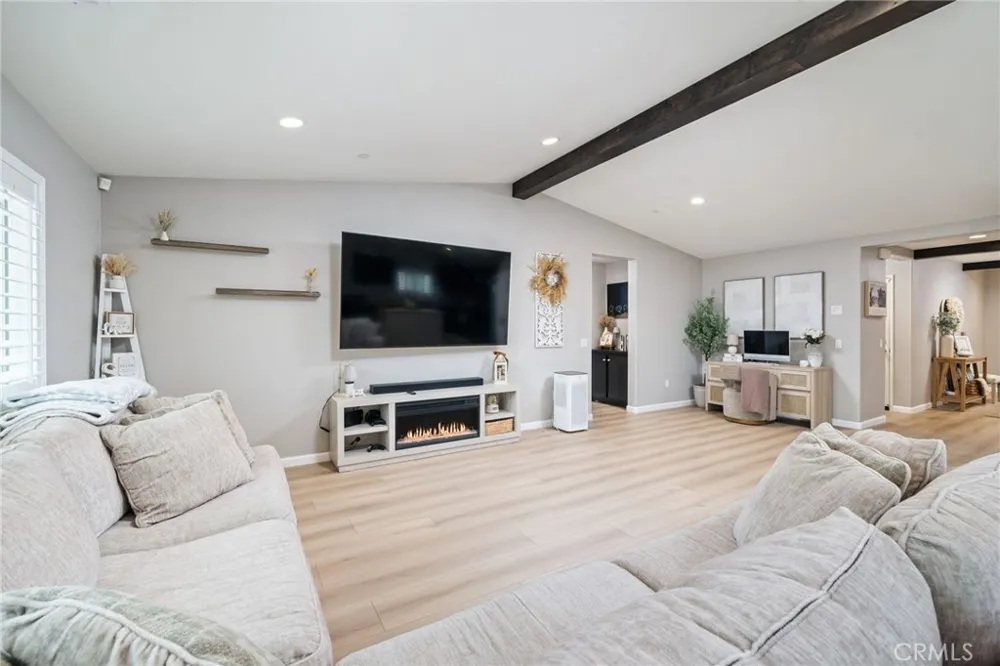 11981 Regent Victorville, CA 92392