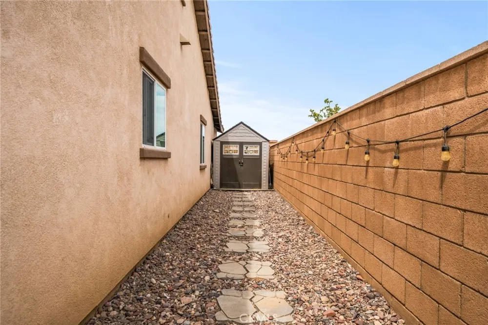 11981 Regent Victorville, CA 92392