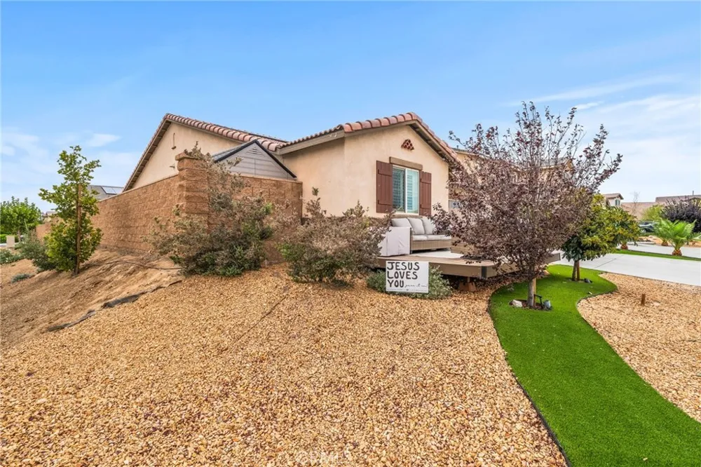 11981 Regent Victorville, CA 92392