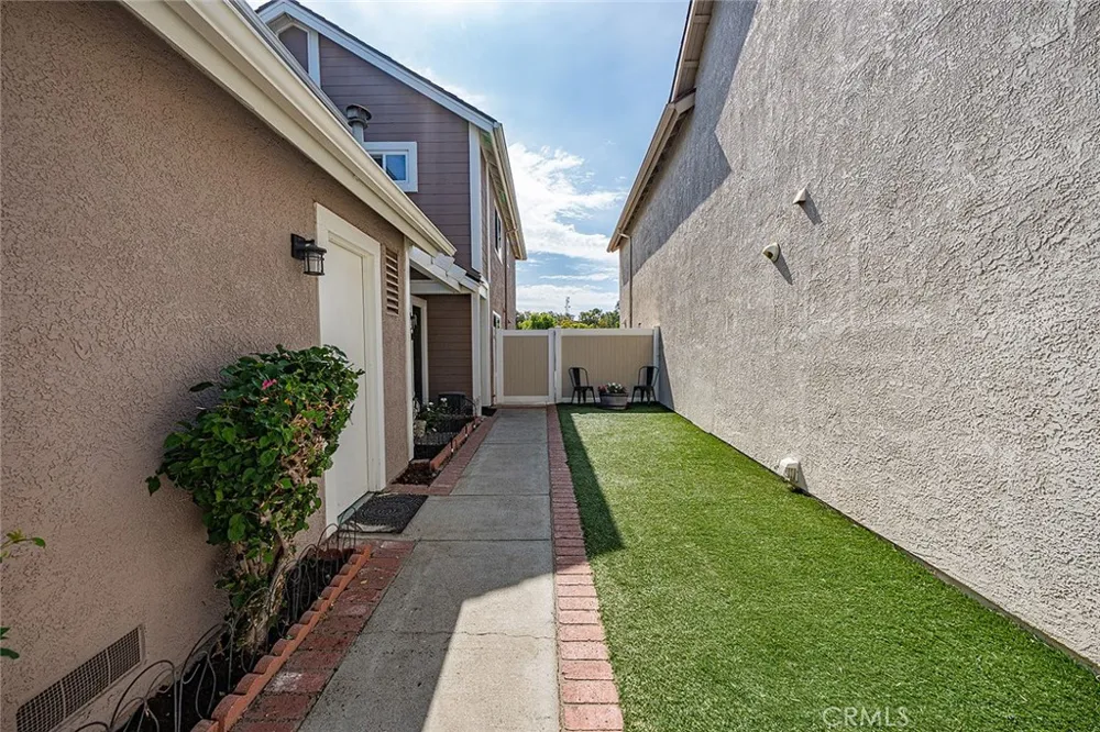 21056 Champlain Lake Forest, CA 92630