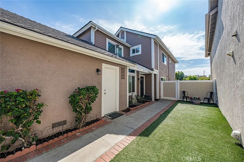 21056 Champlain Lake Forest, CA 92630