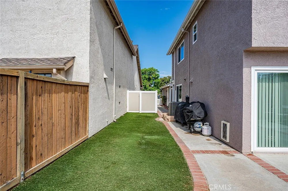 21056 Champlain Lake Forest, CA 92630