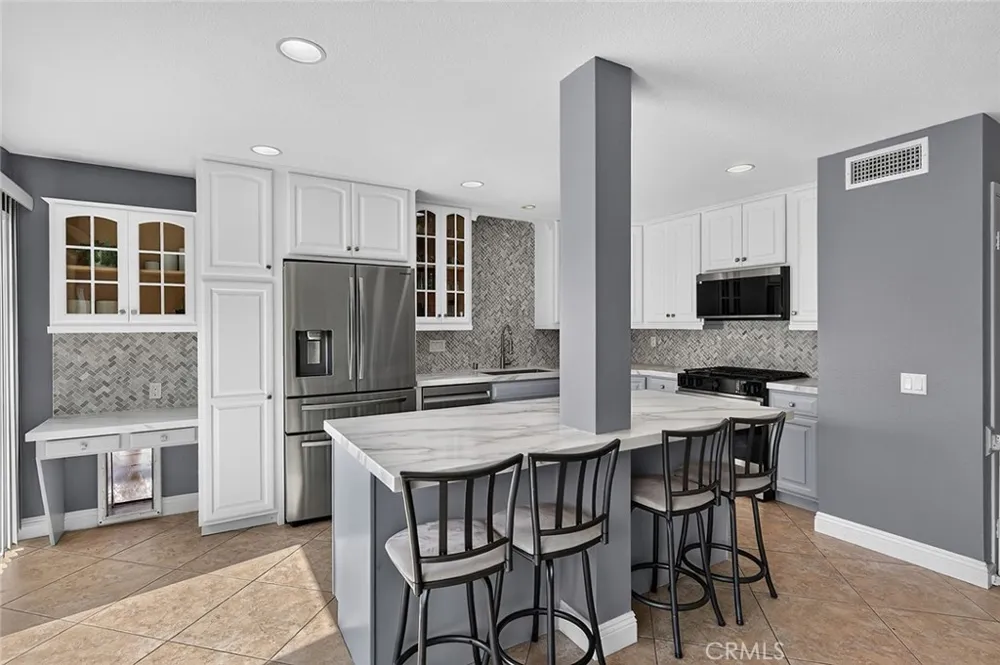 21056 Champlain Lake Forest, CA 92630